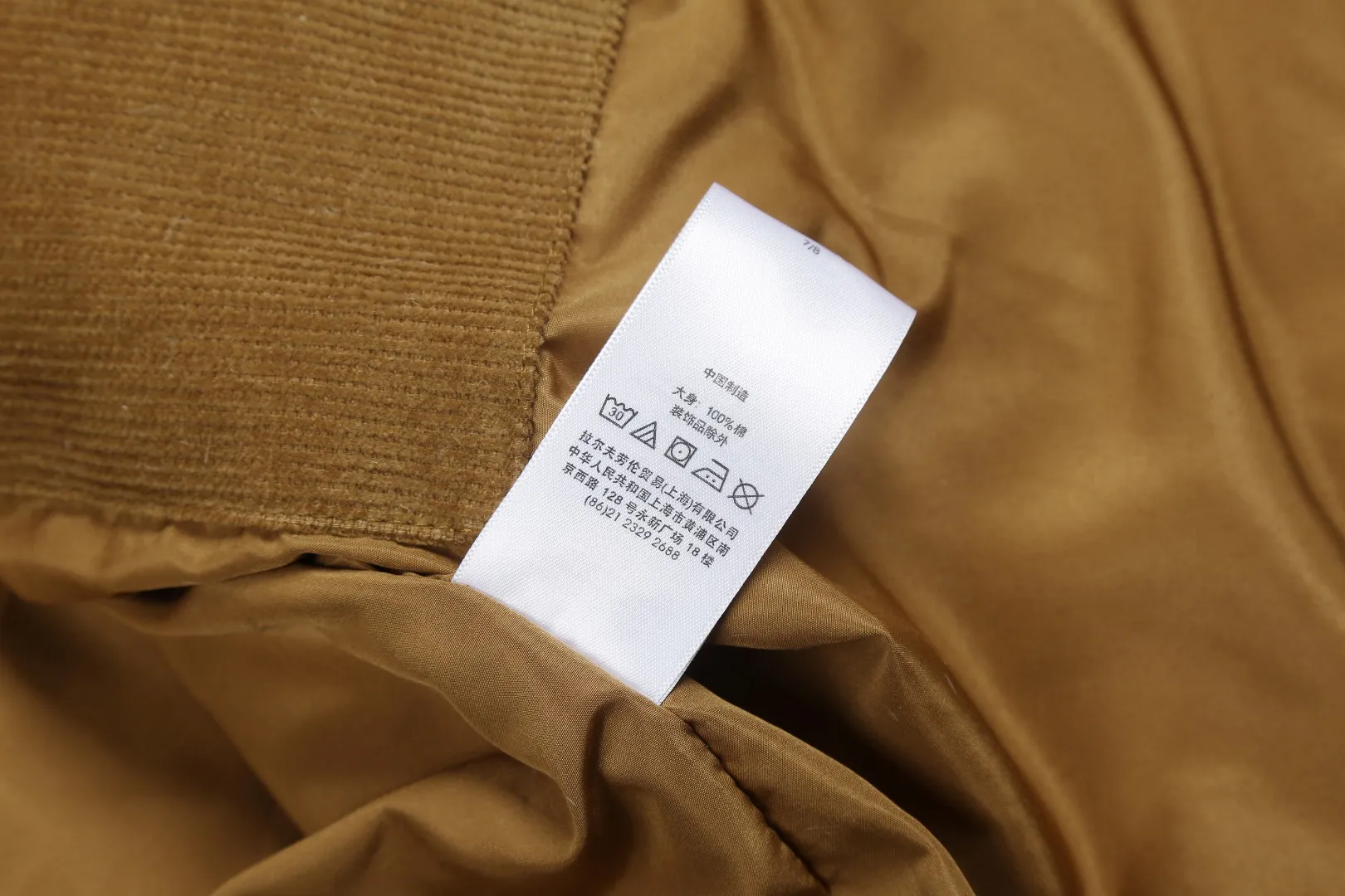 P610 White background picture [Popular item] Style number: 24382# Color: Khaki Brown Size: S to The original YKK white copper nude zipper has zipper pockets on both sides ✅ - RL2024 new down jacket Khaki corduroy cotton jacket The warm atmosphere of autumn and winter is online. The comfort brought by the cotton corduroy face and the three-dimensional grain velvet lapels. The high-waisted short version takes into account both the fit and warmth.